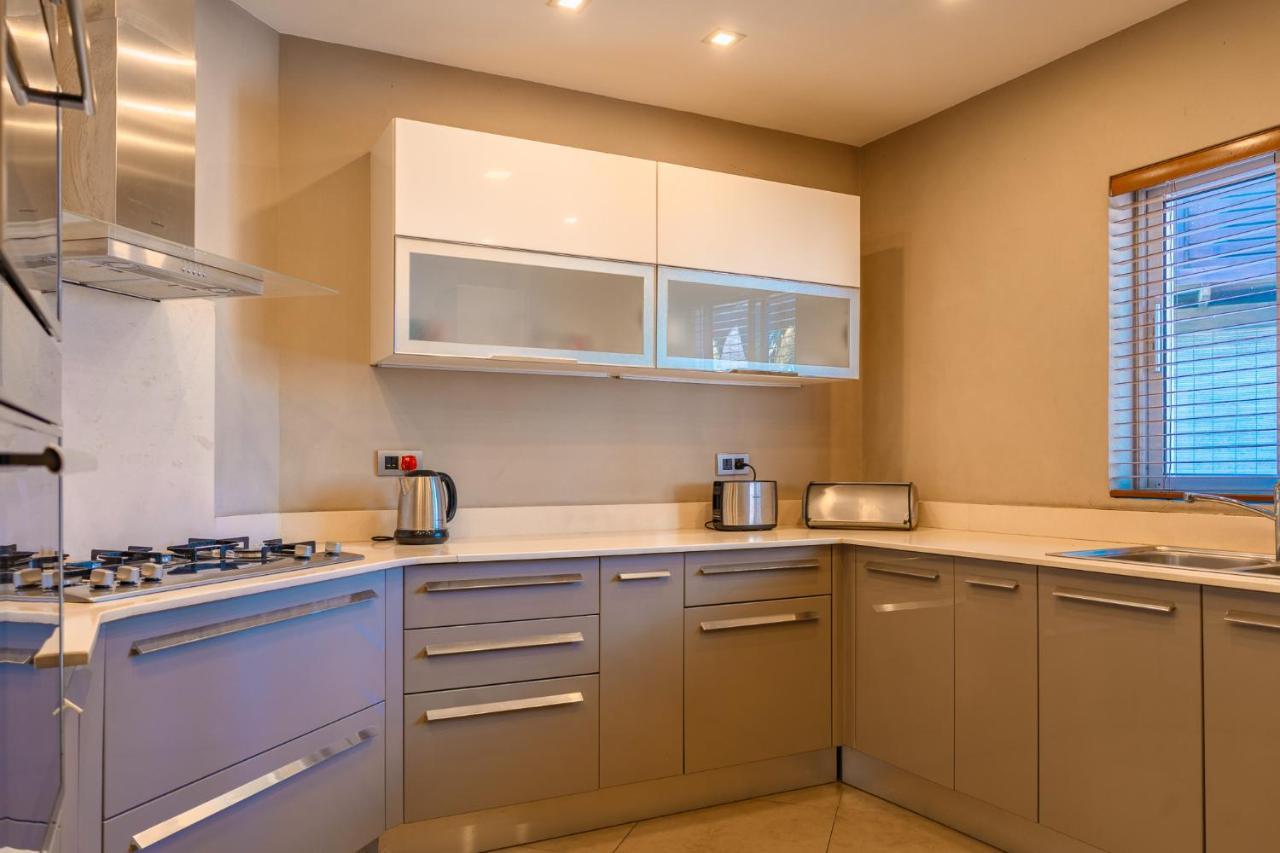 Beachfront Luxurious Stunning Sunset Boulevard Apartment, Grand Baie Exterior foto