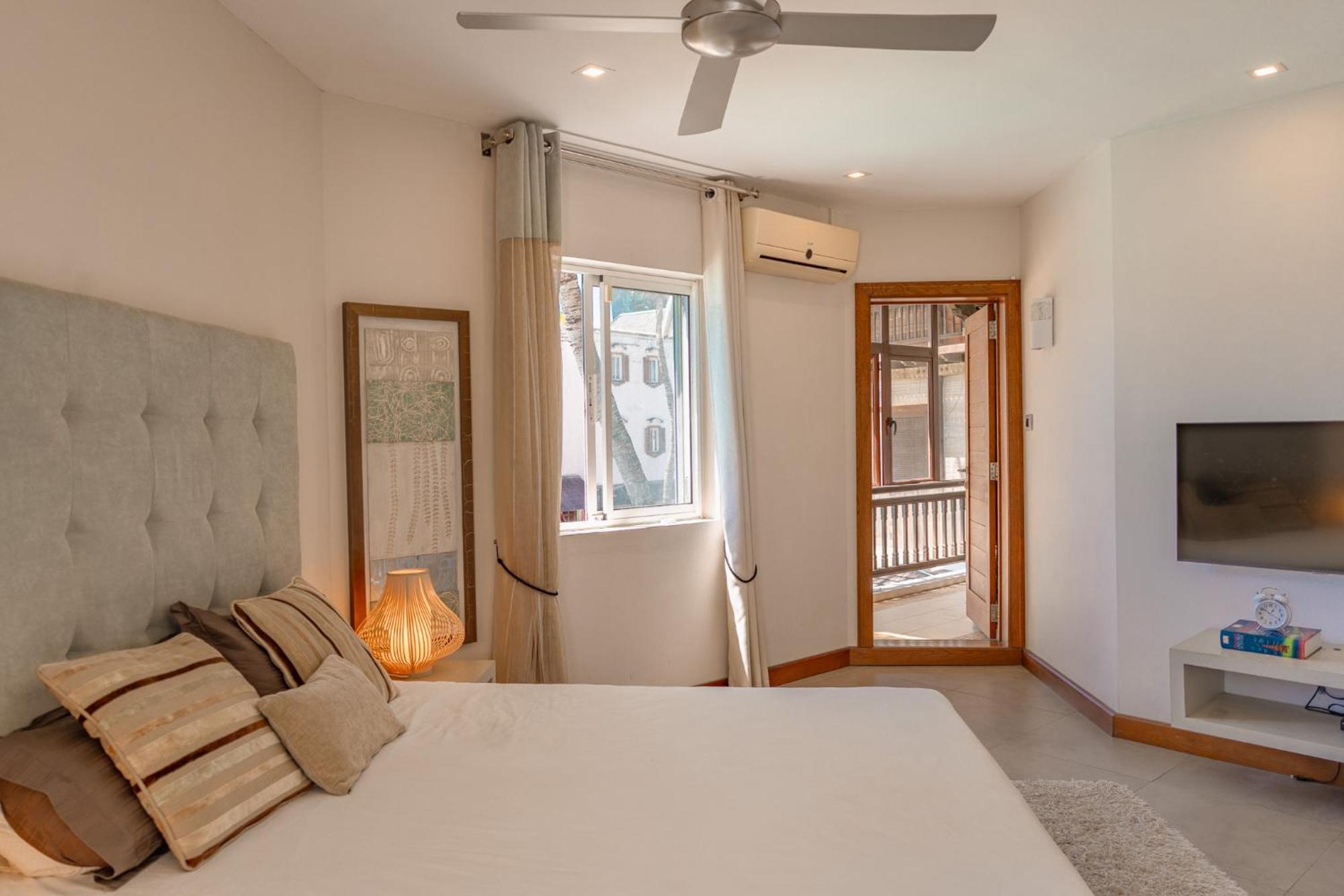 Beachfront Luxurious Stunning Sunset Boulevard Apartment, Grand Baie Exterior foto