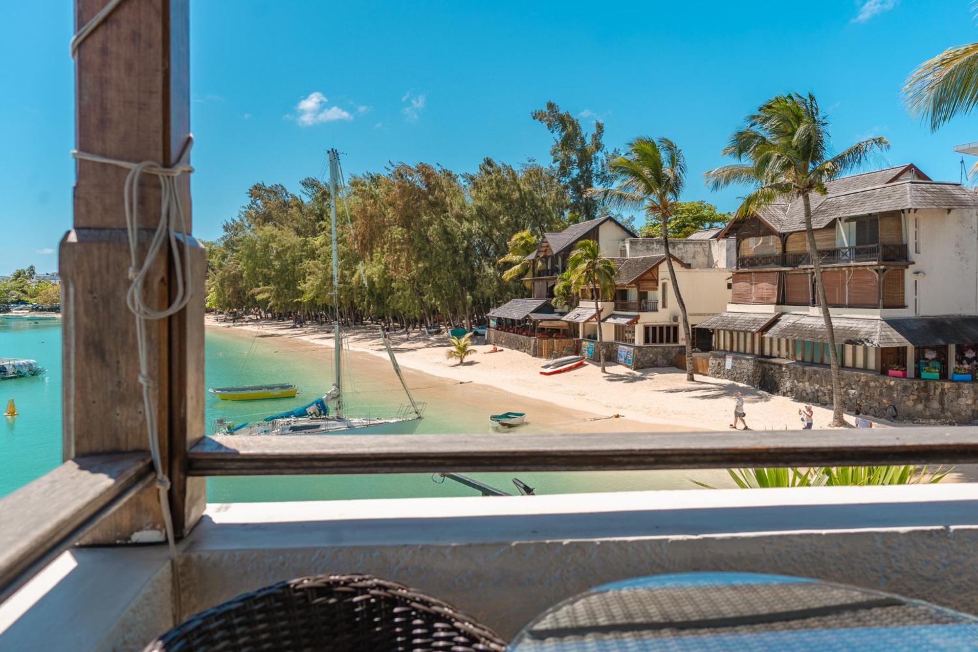Beachfront Luxurious Stunning Sunset Boulevard Apartment, Grand Baie Exterior foto