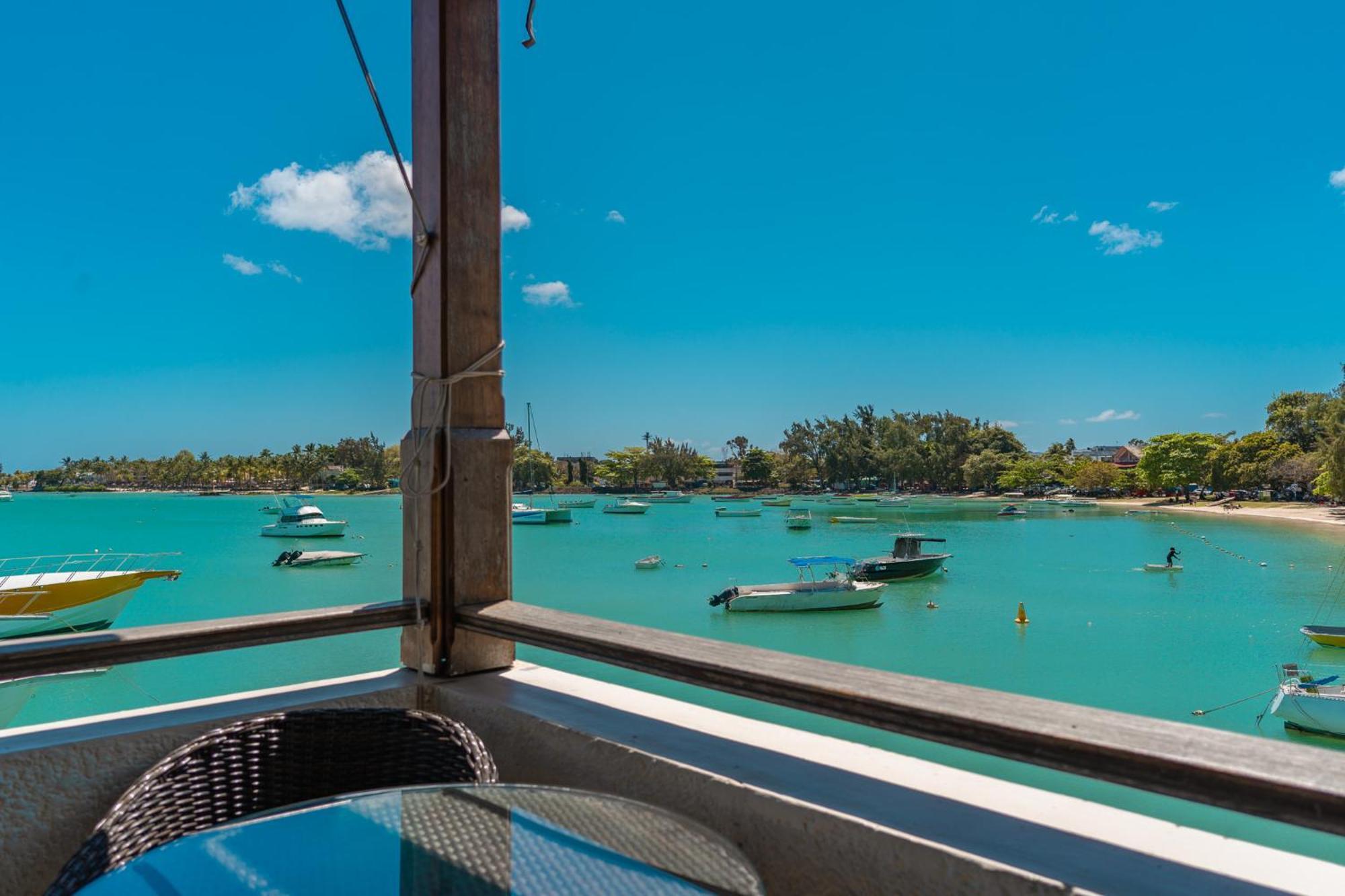 Beachfront Luxurious Stunning Sunset Boulevard Apartment, Grand Baie Exterior foto