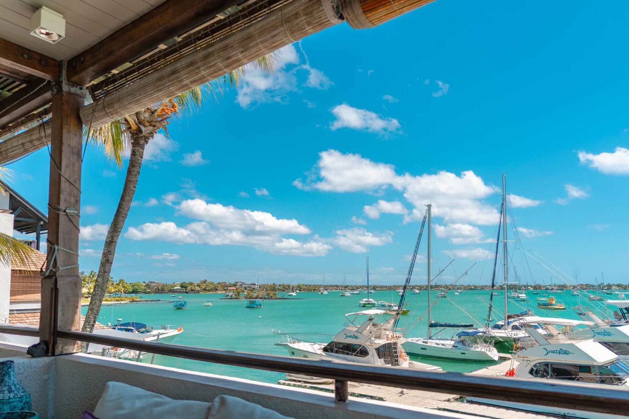 Beachfront Luxurious Stunning Sunset Boulevard Apartment, Grand Baie Exterior foto